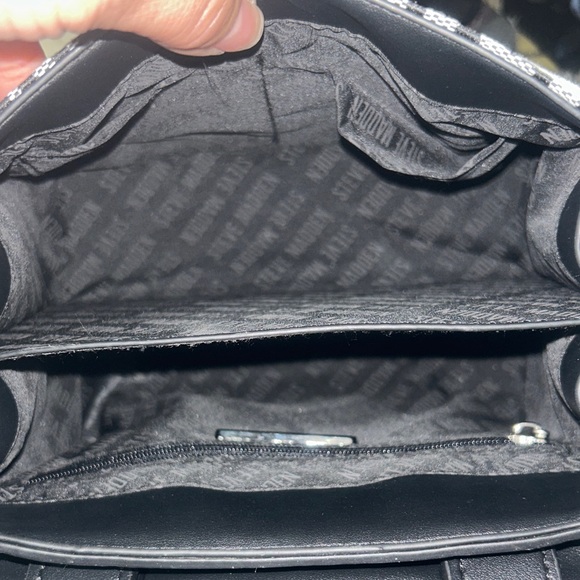 STEVE MADDEN Monochrome Logo Crossbody Bag - Picture 8 of 9